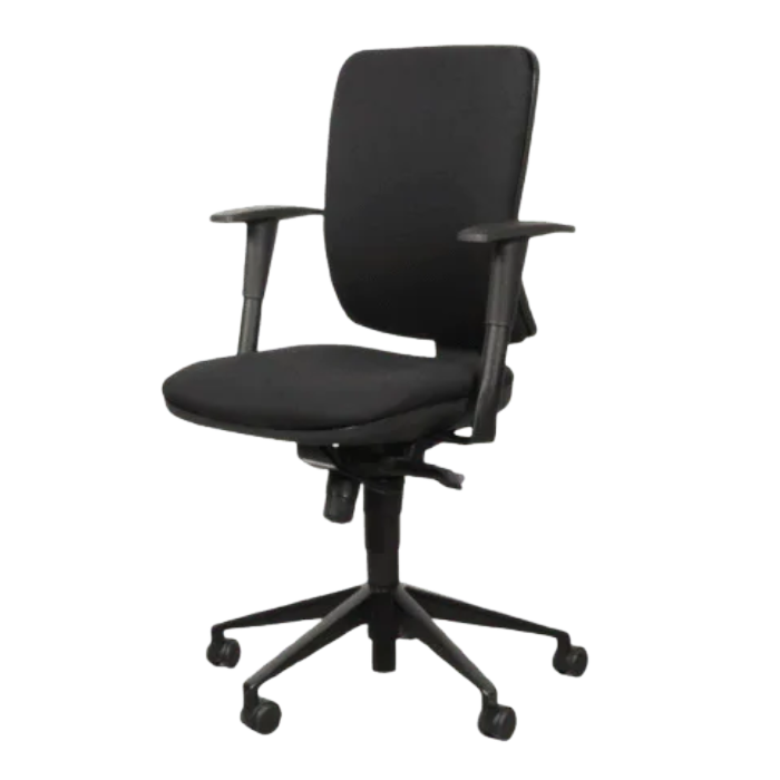 Zwarte Beta bureaustoel met ergonomische rugleuning en gestoffeerde zitting